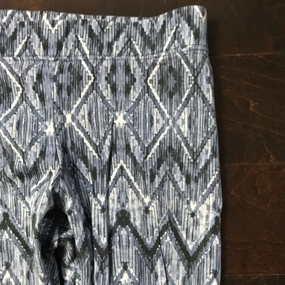 AE - Shades Of Blue Patterned Leggings Size Large